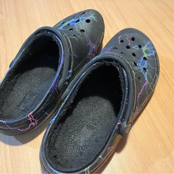 CROCS Unisex Black with Neon Lightning Lined Fuzzy Clogs - Picture 6 of 12